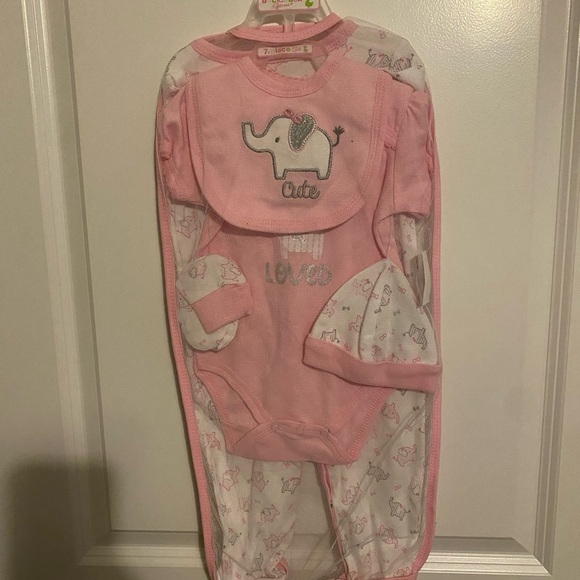 Duck Duck Goose 7 Piece Baby Girl Layette Gift Set - Picture 4 of 4